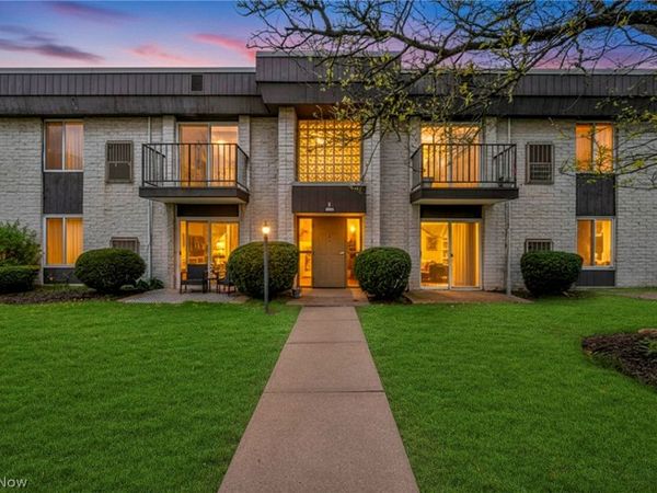 8583 N Akins Road , Unit 202, North Royalton, OH 44133