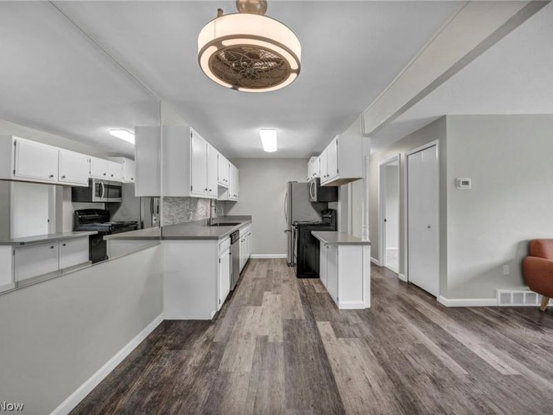 8583 N Akins Road , Unit 202, North Royalton, OH 44133 Photo 11