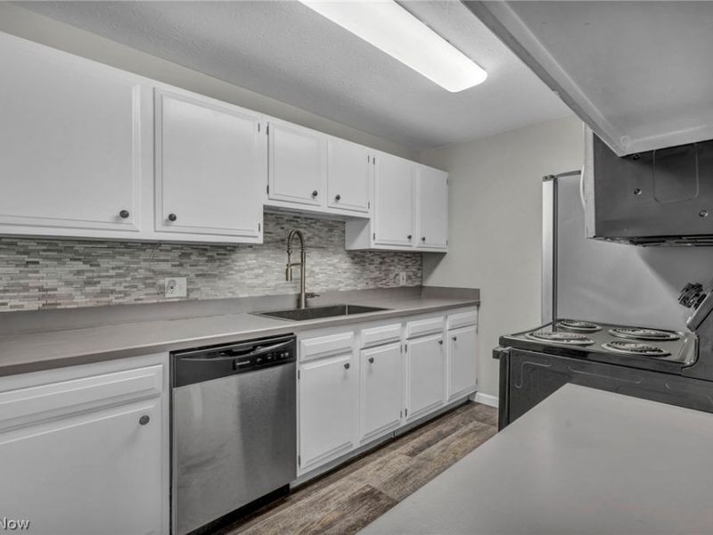 8583 N Akins Road , Unit 202, North Royalton, OH 44133 Photo 16