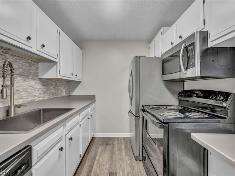 8583 N Akins Road , Unit 202, North Royalton, OH 44133 Photo 17