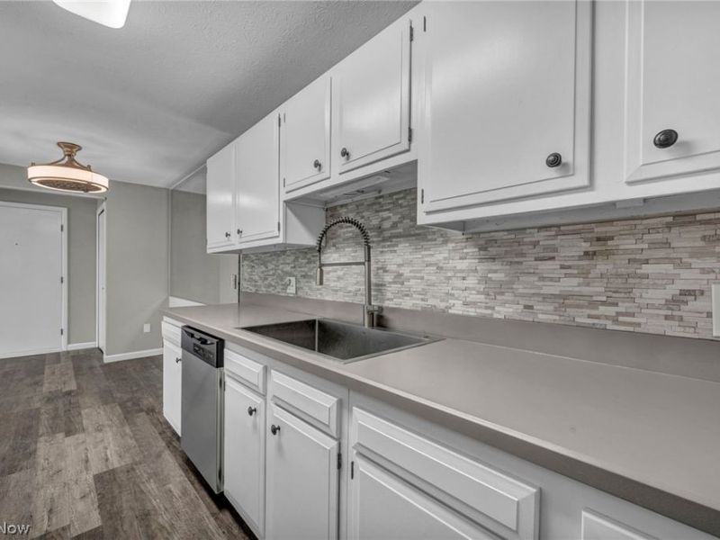 8583 N Akins Road , Unit 202, North Royalton, OH 44133 Photo 19