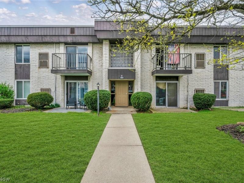 8583 N Akins Road , Unit 202, North Royalton, OH 44133 Photo 2