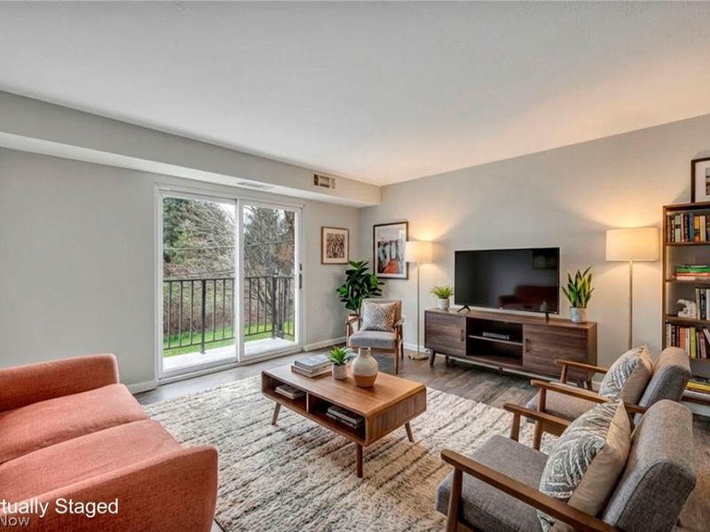 8583 N Akins Road , Unit 202, North Royalton, OH 44133 Photo 6