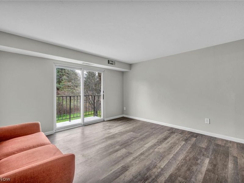 8583 N Akins Road , Unit 202, North Royalton, OH 44133 Photo 7