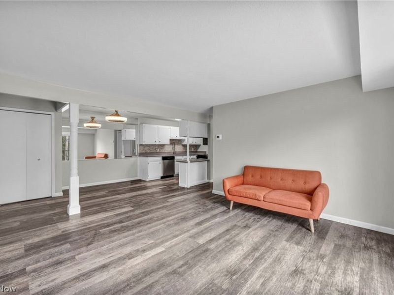 8583 N Akins Road , Unit 202, North Royalton, OH 44133 Photo 9