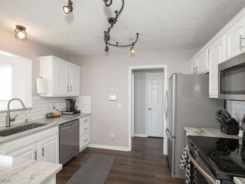 887 Woodfield Lane , Brunswick, OH 44212 Photo 12