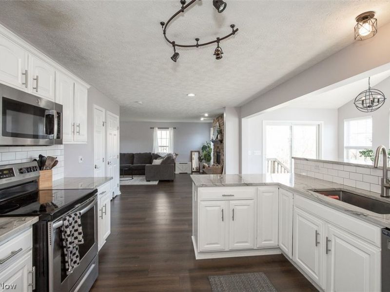 887 Woodfield Lane , Brunswick, OH 44212 Photo 13