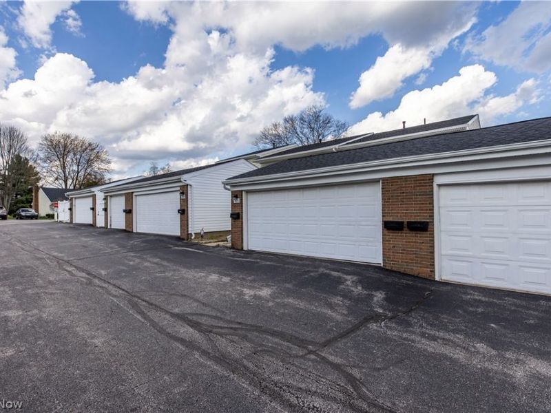 3631 Kenwood Drive , Uniontown, OH 44685 Photo 3