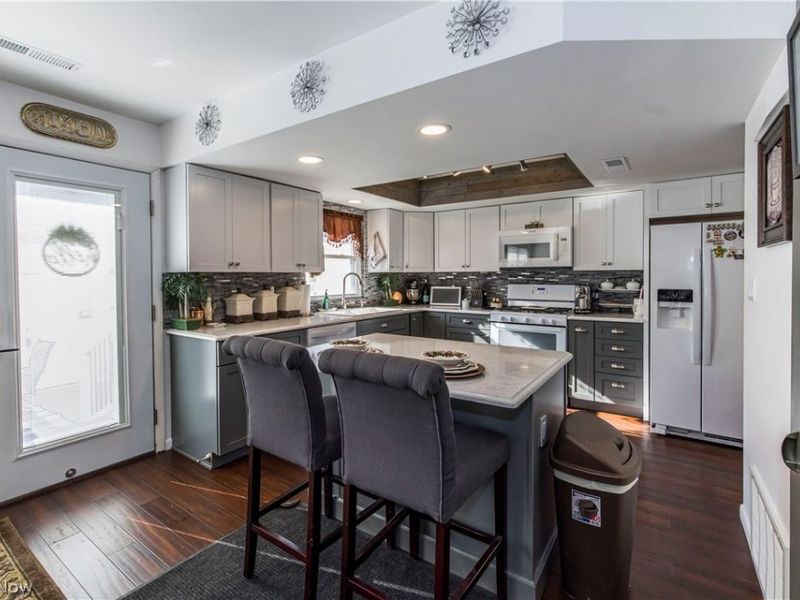 3631 Kenwood Drive , Uniontown, OH 44685 Photo 5