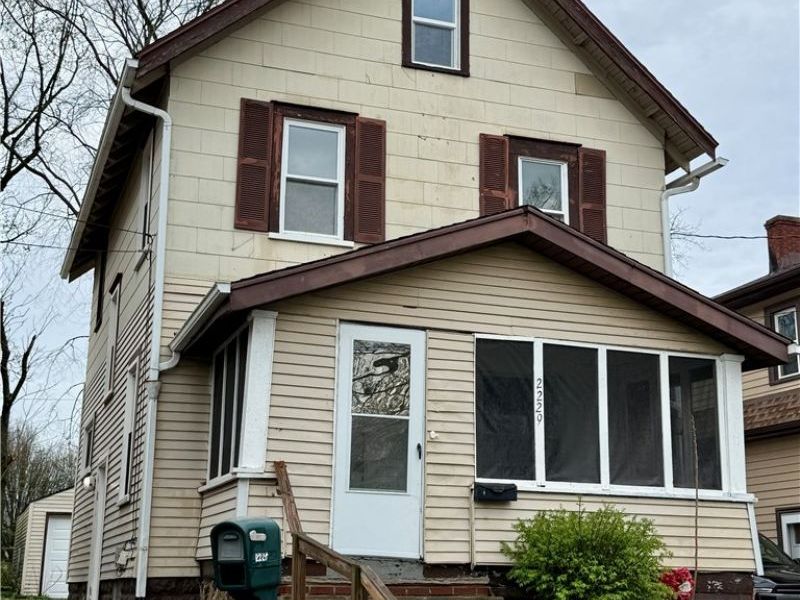 2229 25th Street SW, Akron, OH 44314 Photo 1