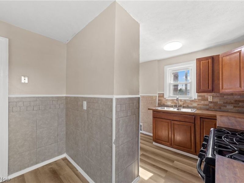 17904 Neff Road , Cleveland, OH 44119 Photo 10