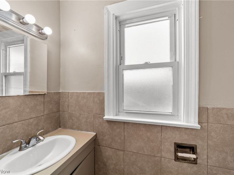 17904 Neff Road , Cleveland, OH 44119 Photo 12