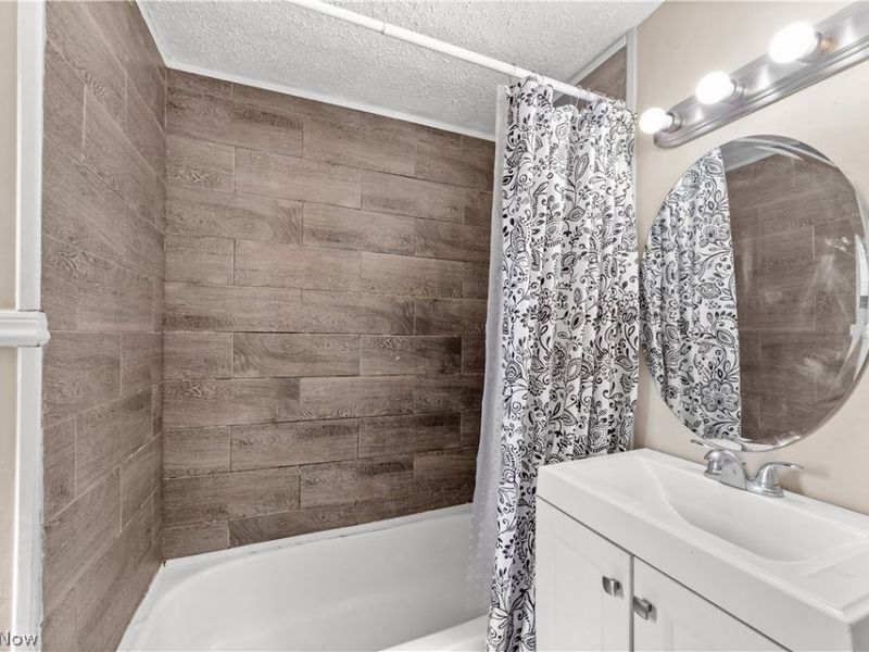 17904 Neff Road , Cleveland, OH 44119 Photo 16