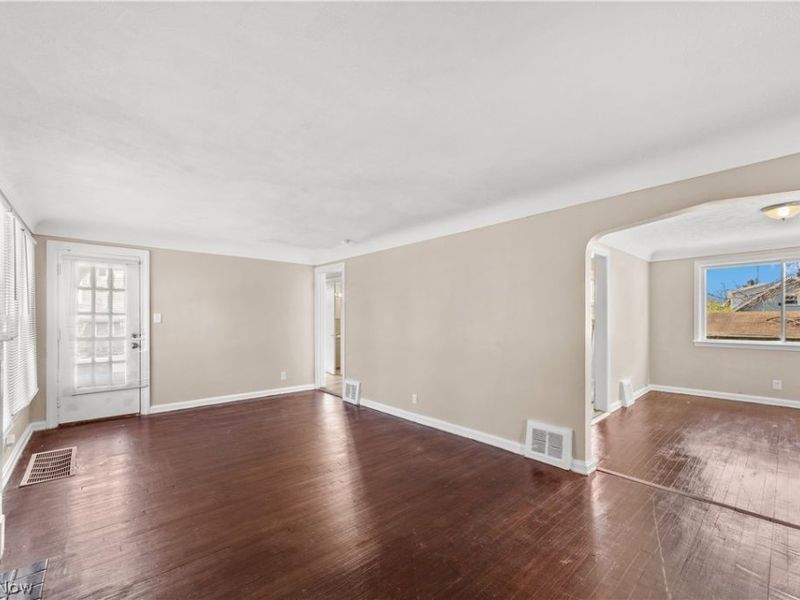 17904 Neff Road , Cleveland, OH 44119 Photo 4