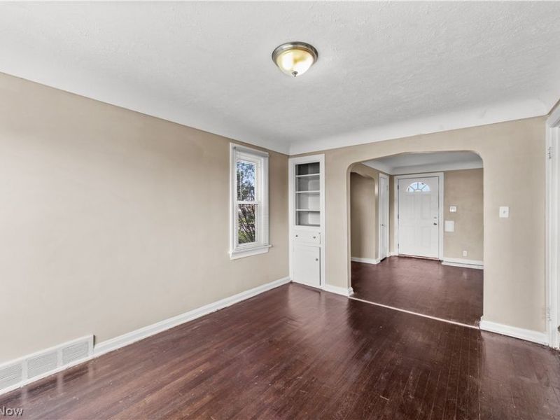 17904 Neff Road , Cleveland, OH 44119 Photo 5