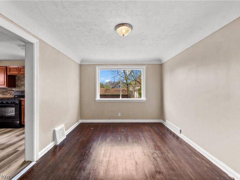 17904 Neff Road , Cleveland, OH 44119 Photo 6