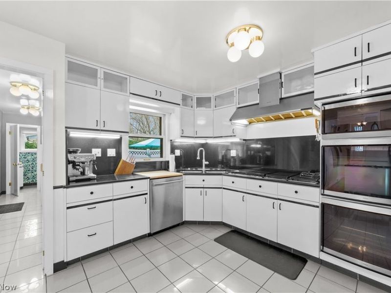 2050 Marshfield Road , Mayfield Heights, OH 44124 Photo 10