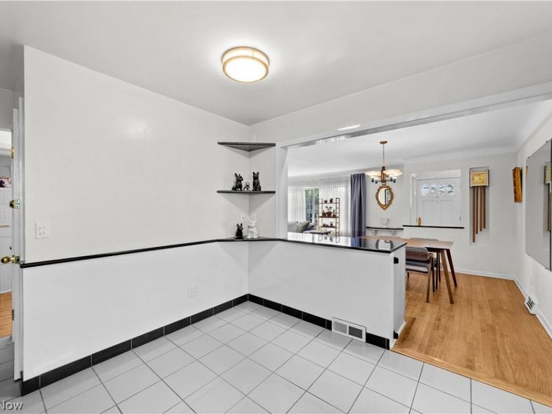 2050 Marshfield Road , Mayfield Heights, OH 44124 Photo 12