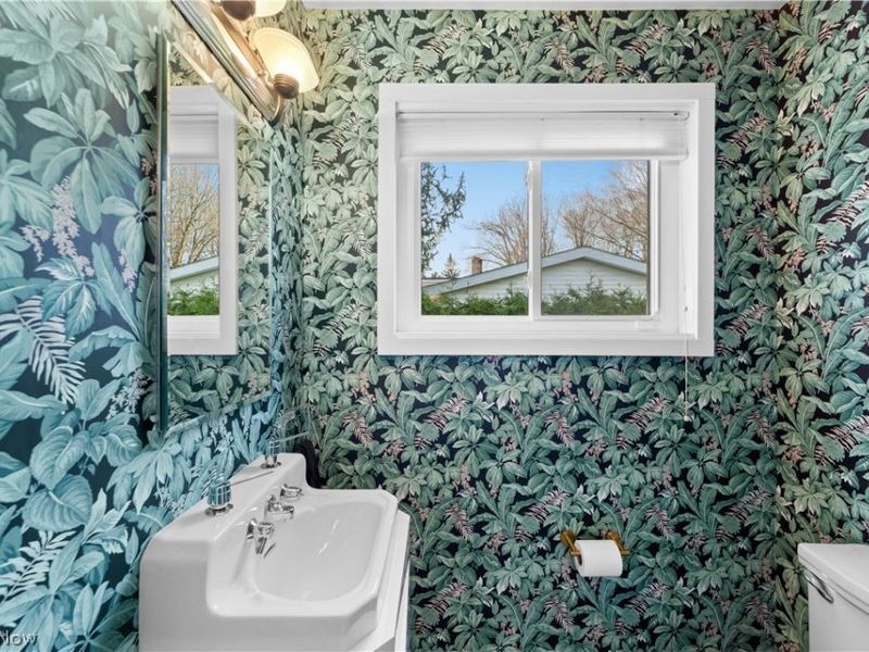 2050 Marshfield Road , Mayfield Heights, OH 44124 Photo 14