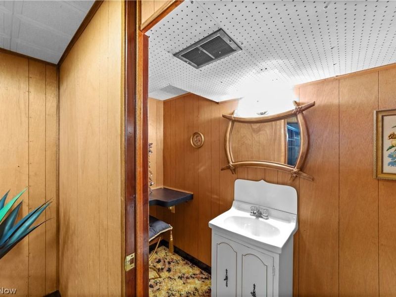 2050 Marshfield Road , Mayfield Heights, OH 44124 Photo 27