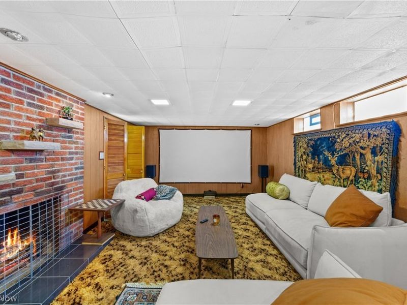 2050 Marshfield Road , Mayfield Heights, OH 44124 Photo 30