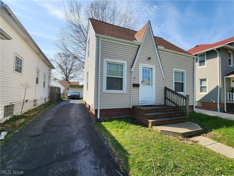 19850 Ormiston Avenue , Euclid, OH 44119 Photo 2