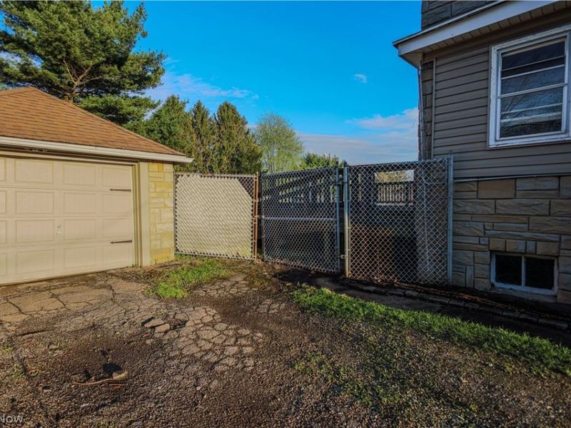 1118 N Chapel Street, Louisville, OH 44641 Photo 5