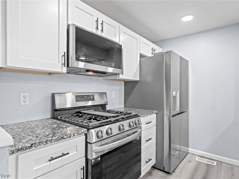 9648 E Idlewood Drive, Twinsburg, OH 44087 Photo 10