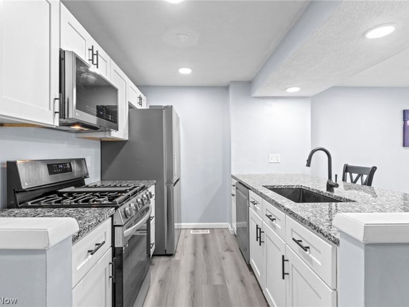 9648 E Idlewood Drive, Twinsburg, OH 44087 Photo 11