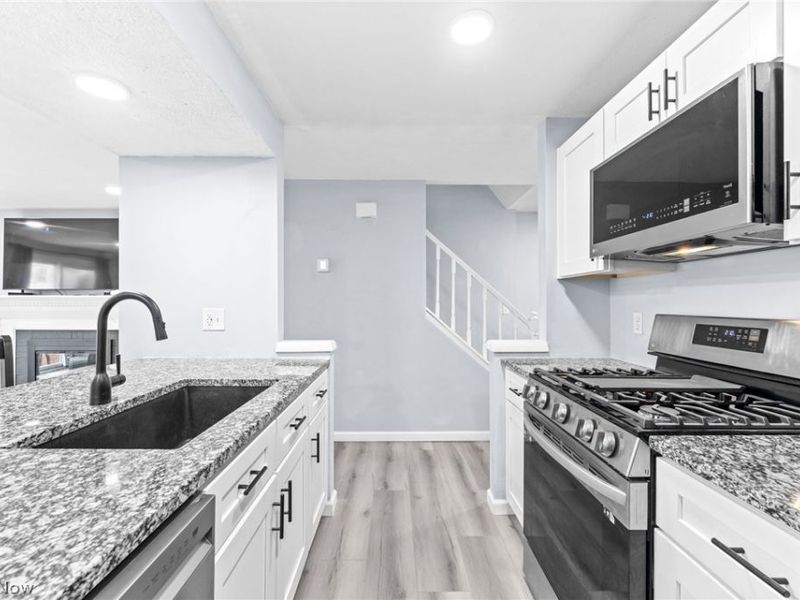 9648 E Idlewood Drive, Twinsburg, OH 44087 Photo 12