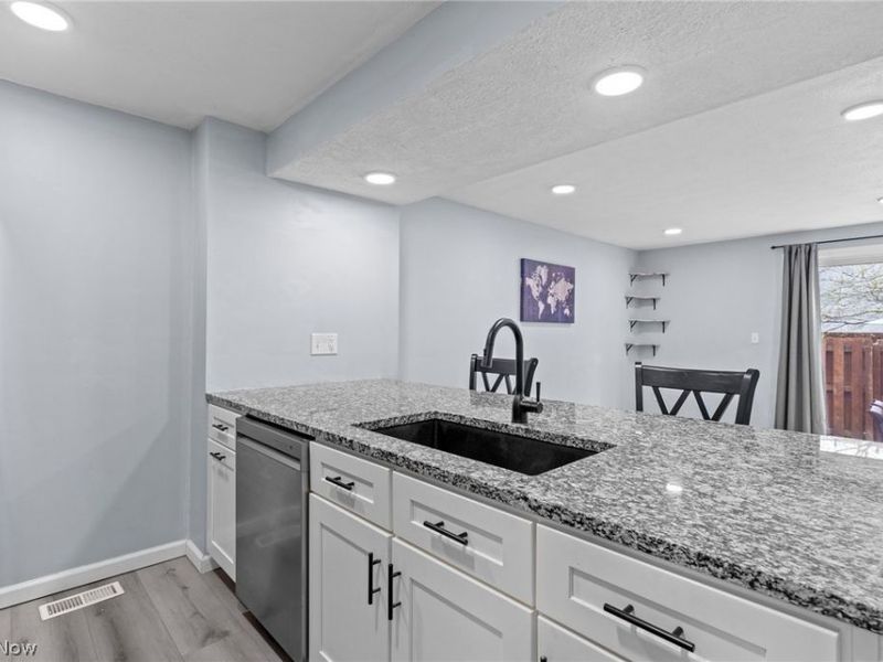 9648 E Idlewood Drive, Twinsburg, OH 44087 Photo 14