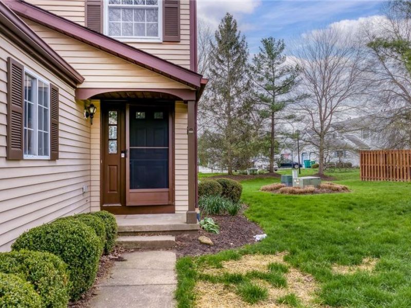 9648 E Idlewood Drive, Twinsburg, OH 44087 Photo 3