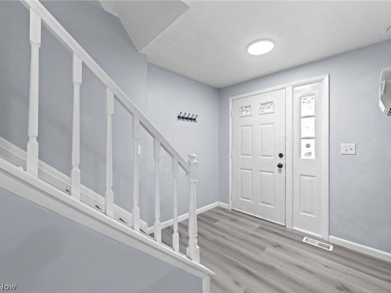 9648 E Idlewood Drive, Twinsburg, OH 44087 Photo 4