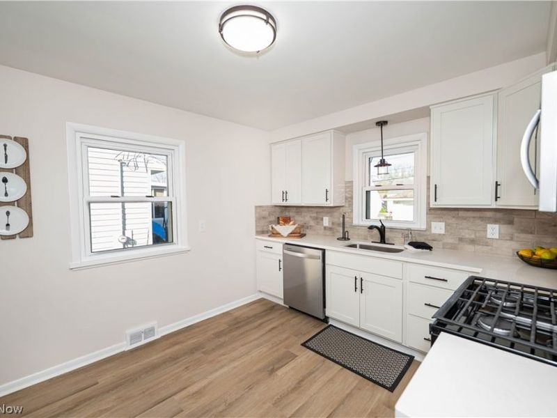 29459 Vinewood Drive , Wickliffe, OH 44092 Photo 12