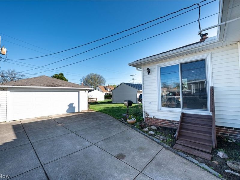 29459 Vinewood Drive , Wickliffe, OH 44092 Photo 28