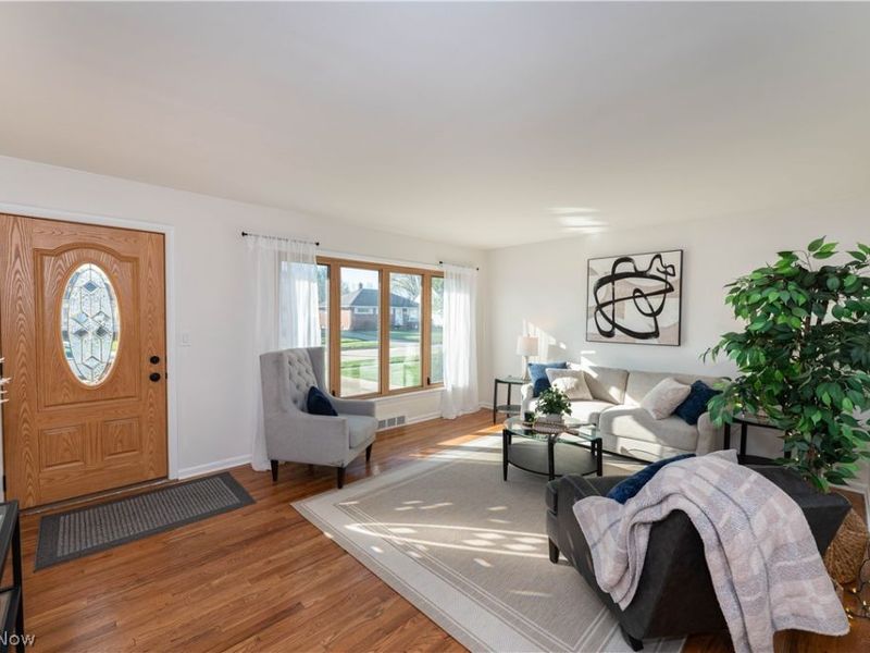 29459 Vinewood Drive , Wickliffe, OH 44092 Photo 3