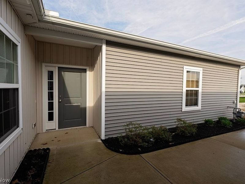 202 Silver Spring Circle , Elyria, OH 44035 Photo 3