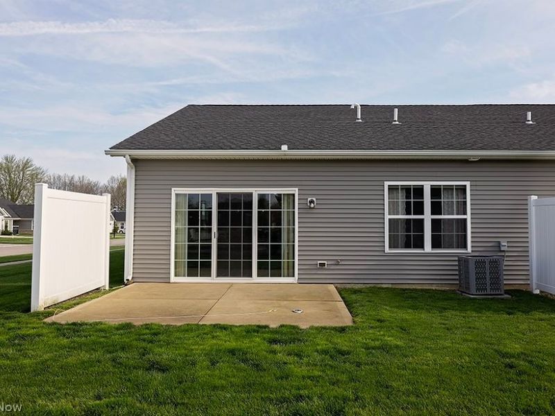 202 Silver Spring Circle , Elyria, OH 44035 Photo 4