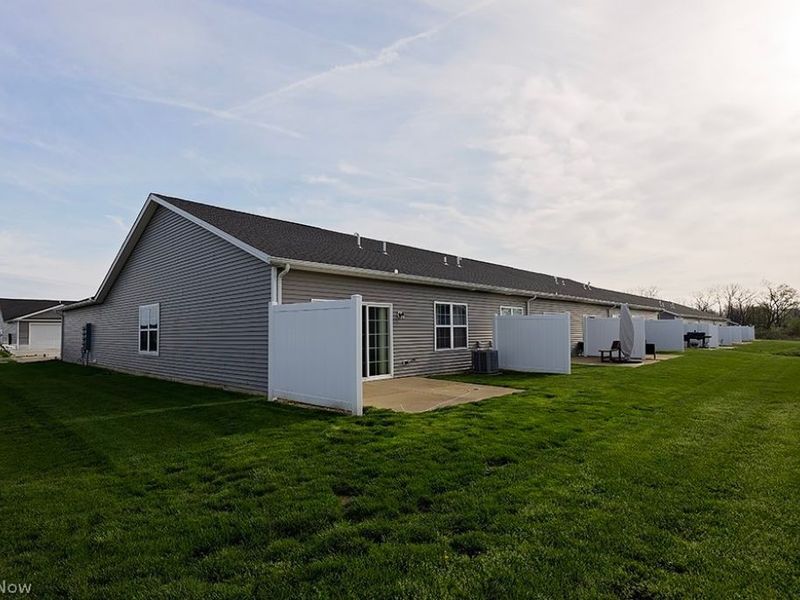 202 Silver Spring Circle , Elyria, OH 44035 Photo 5