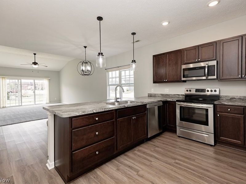 202 Silver Spring Circle , Elyria, OH 44035 Photo 7