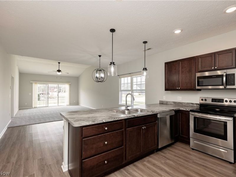 202 Silver Spring Circle , Elyria, OH 44035 Photo 9