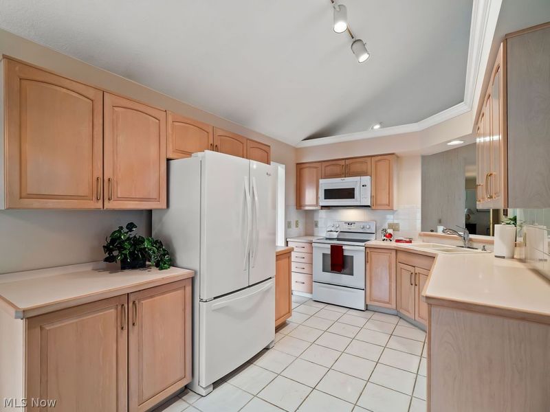 3783 Trenton Court , Unit 40, Westlake, OH 44145 Photo 10