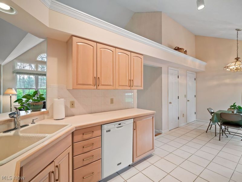 3783 Trenton Court , Unit 40, Westlake, OH 44145 Photo 13