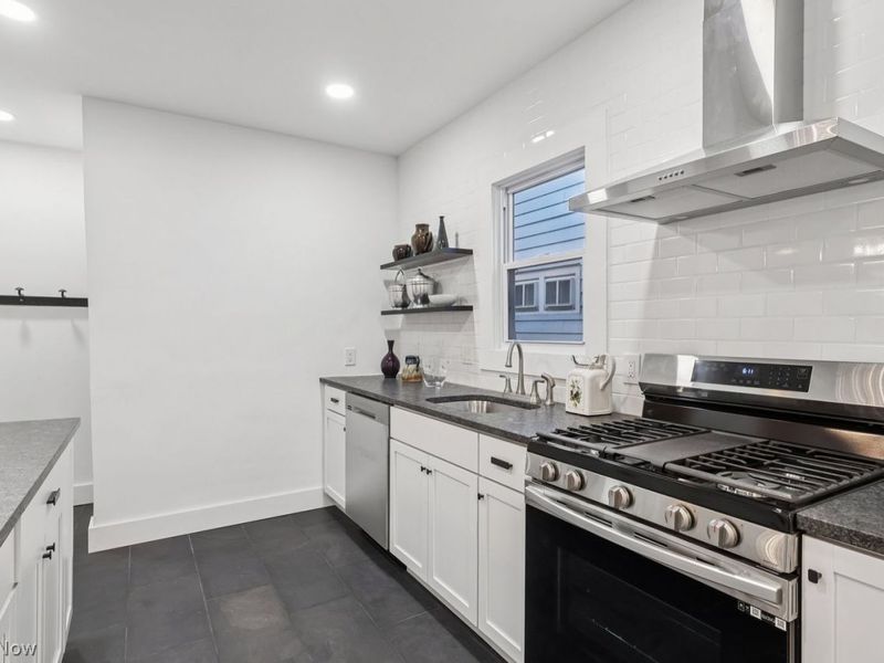 9605 Baltic Road , Cleveland, OH 44102 Photo 13