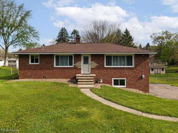 12881 Sunset Circle NW, Uniontown, OH 44685