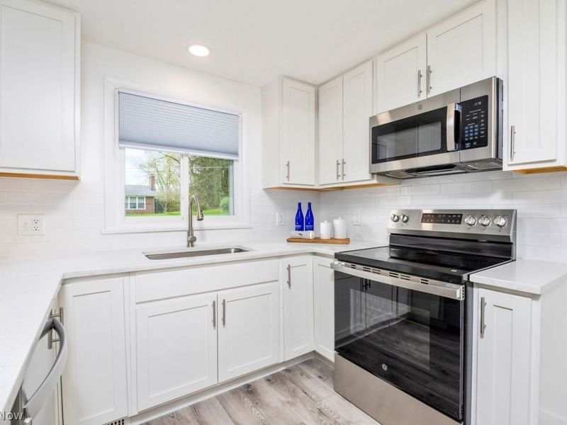 12881 Sunset Circle NW, Uniontown, OH 44685 Photo 7