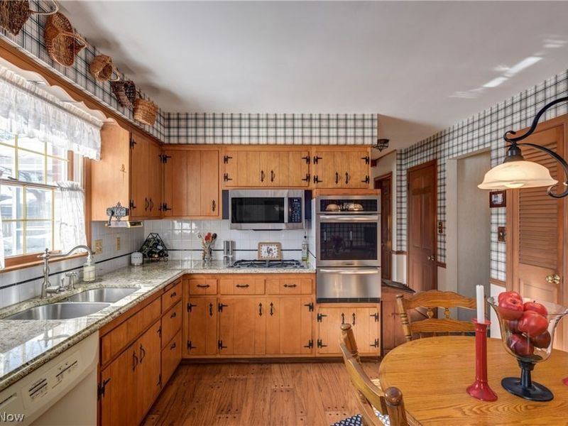 4804 Maple Hill Drive , Seven Hills, OH 44131 Photo 9