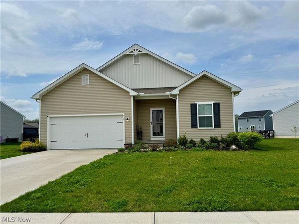 438 River Run Drive , Elyria, OH 44035