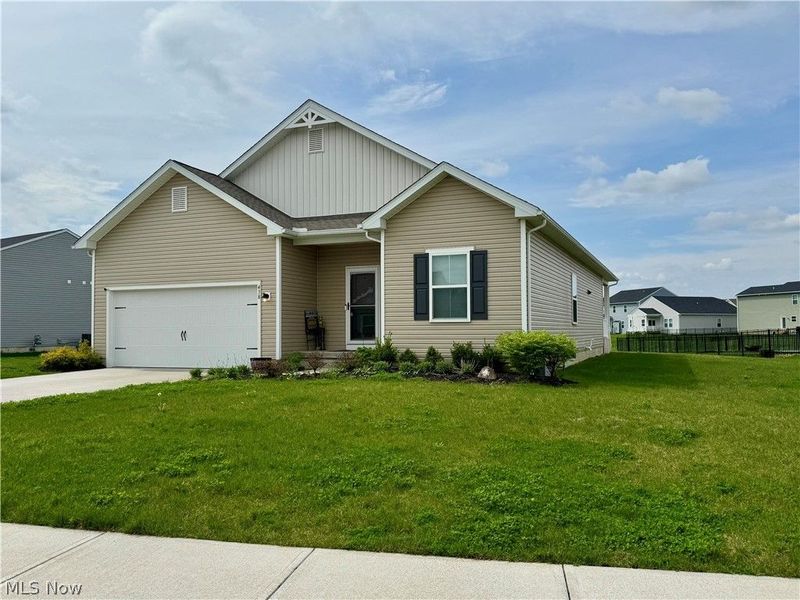 438 River Run Drive , Elyria, OH 44035 Photo 2