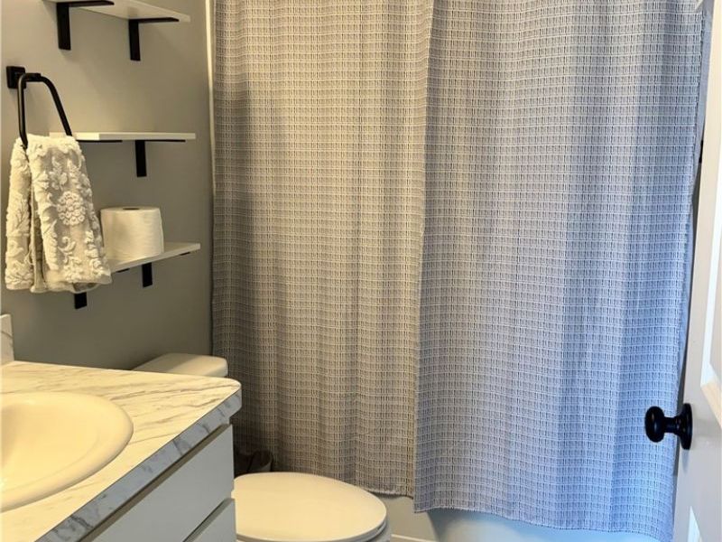 438 River Run Drive , Elyria, OH 44035 Photo 7